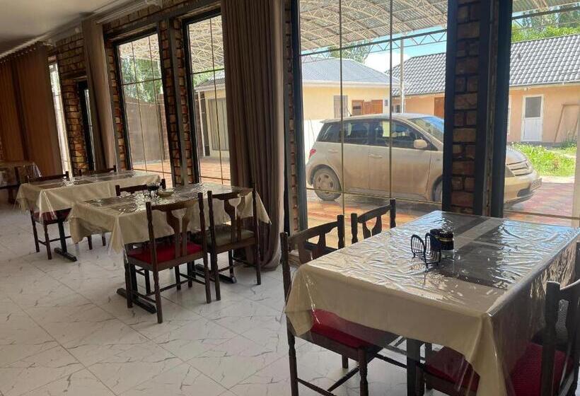 پانسیون Nomad Guest House