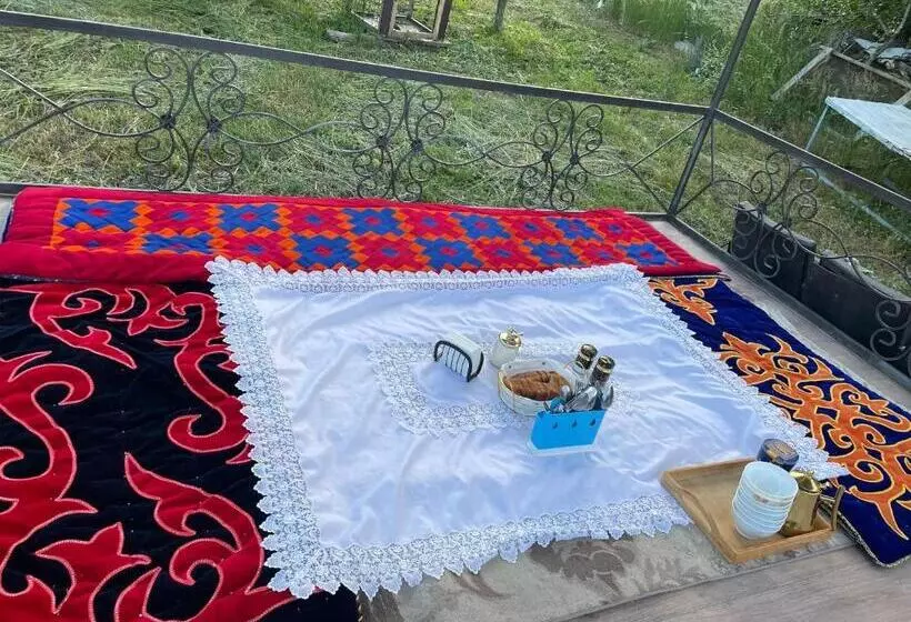 پانسیون Nomad  Guest House