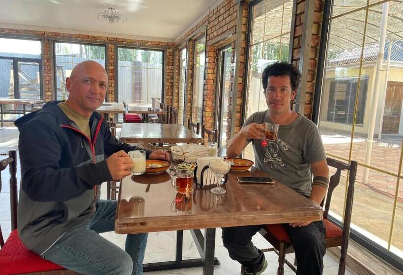 پانسیون Nomad Guest House