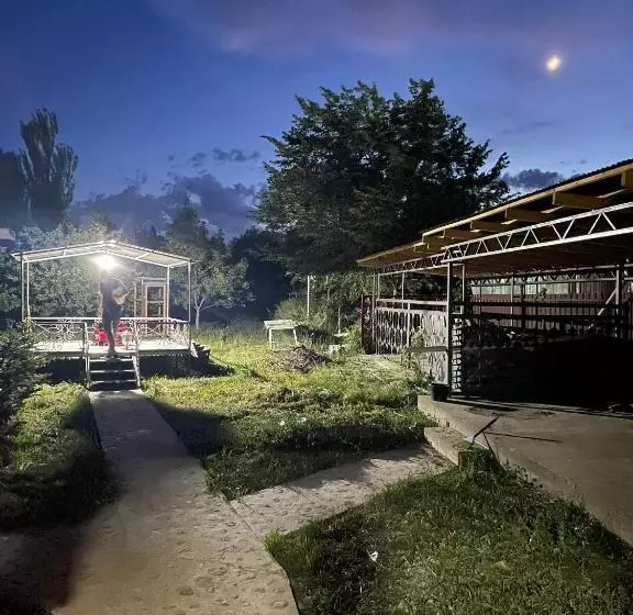 پانسیون Nomad  Guest House