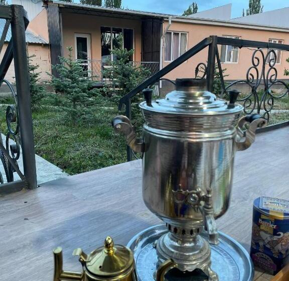 پانسیون Nomad Guest House