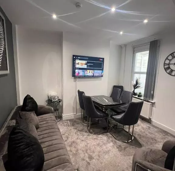 Majatalo Town Centre En Suite Room 4