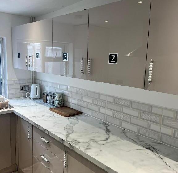 펜션 Town Centre En Suite Room 4