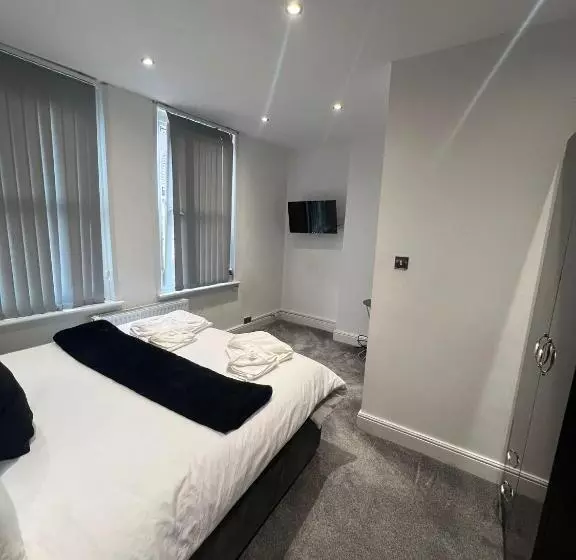 Majatalo Town Centre En Suite Room 4