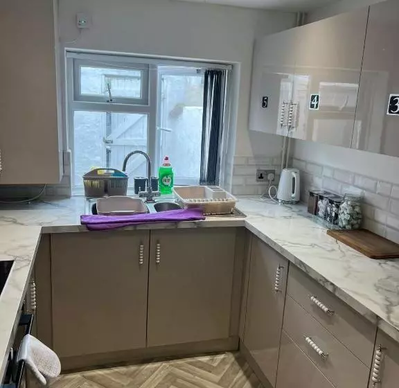 Majatalo Town Centre En Suite Room 4