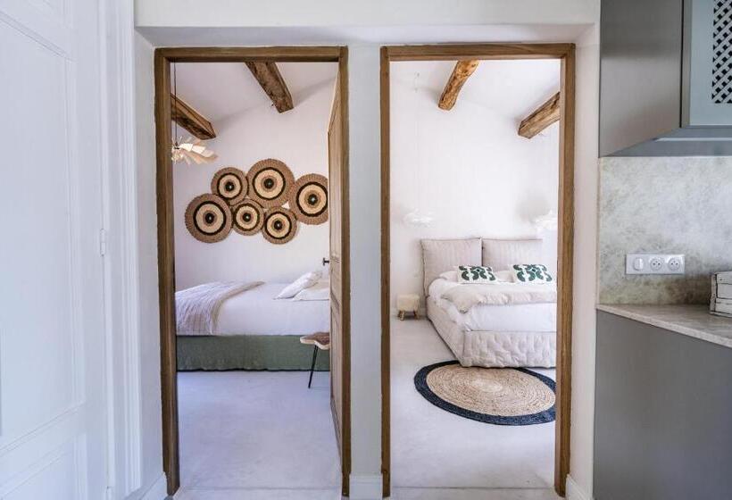 Secret D Uzès Place Aux Herbes