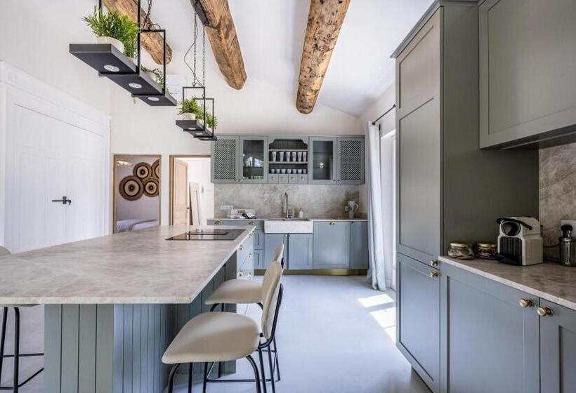 Secret D Uzès Place Aux Herbes