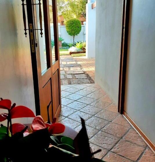 Bed and Breakfast The Platinum Guesthouse