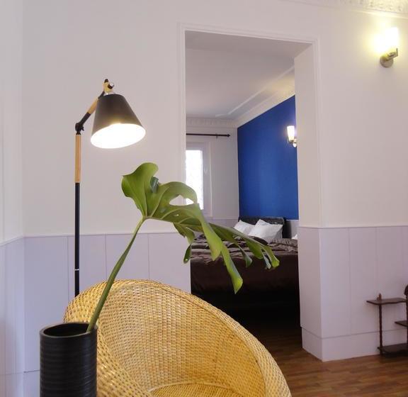 تختخواب و صبحانه Yado240