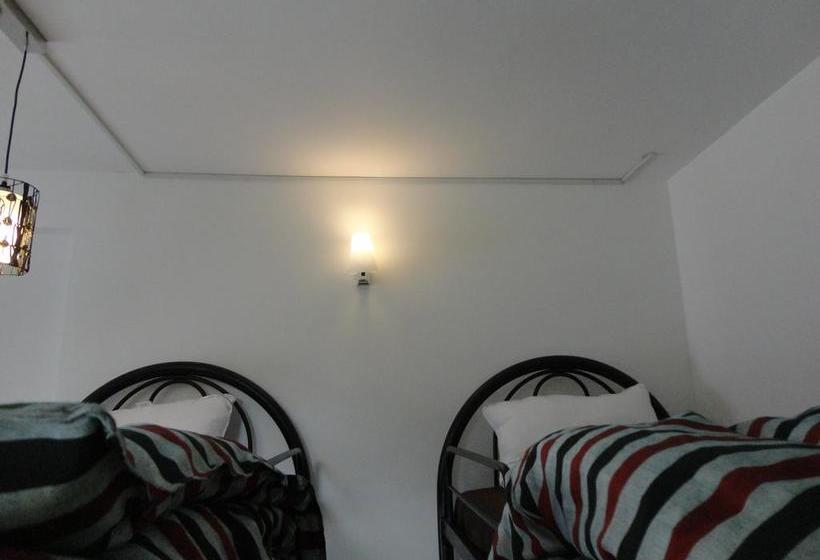 تختخواب و صبحانه Yado240