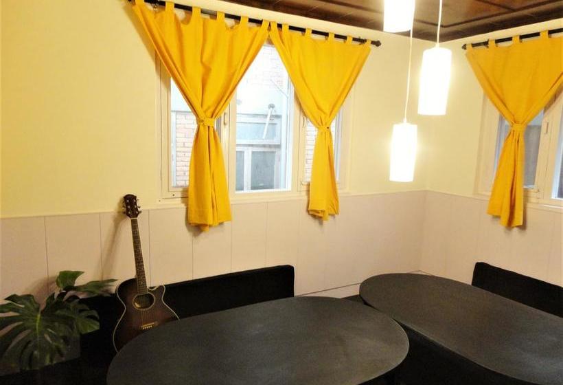 تختخواب و صبحانه Yado240