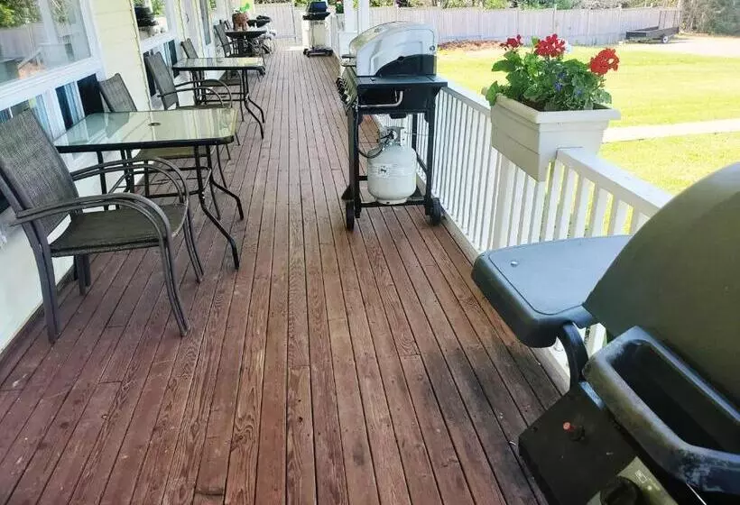 Boardwalk Motel