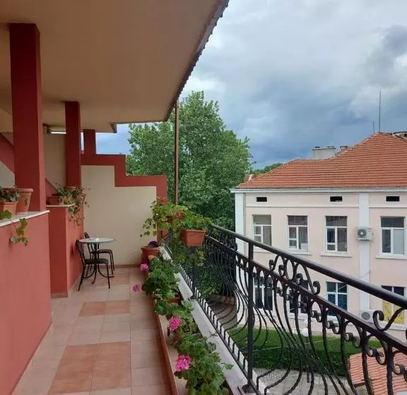 Hotel Elegant Complex