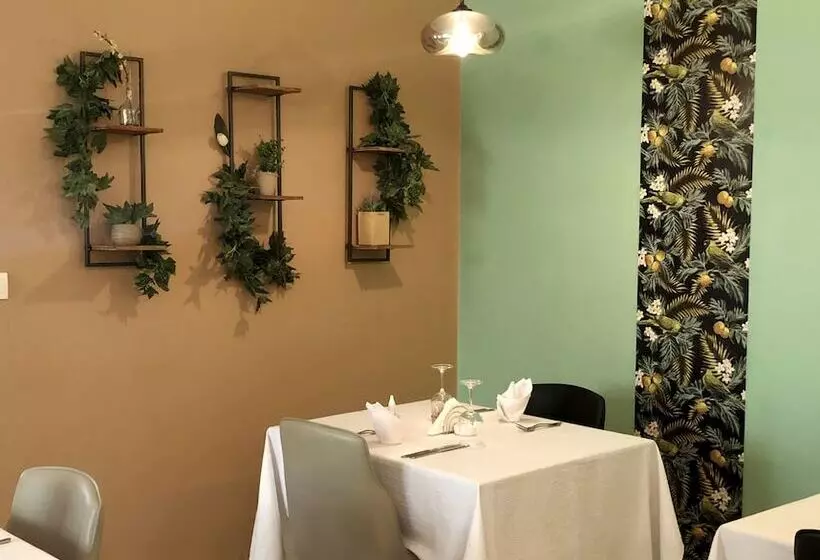 هتل La Chaumiere