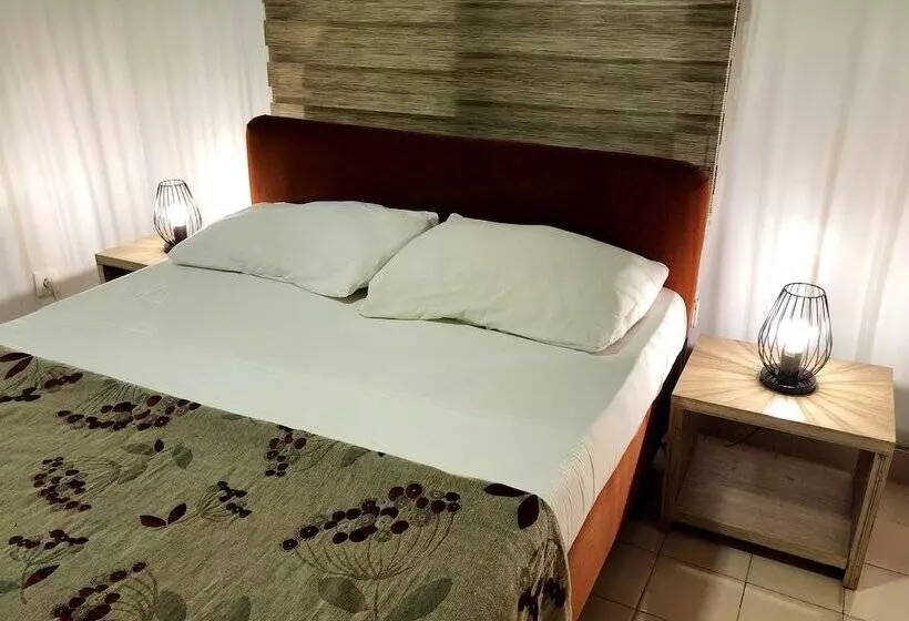 هتل La Chaumiere