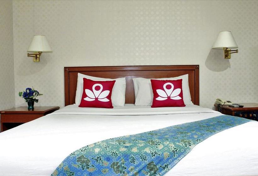 בית מלון כפרי Zen Rooms Sawojajar