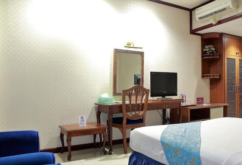 בית מלון כפרי Zen Rooms Sawojajar