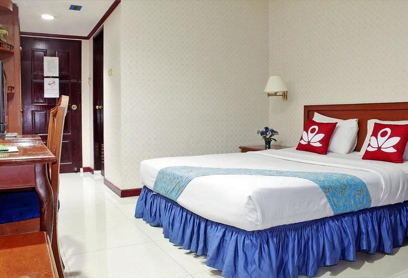 בית מלון כפרי Zen Rooms Sawojajar