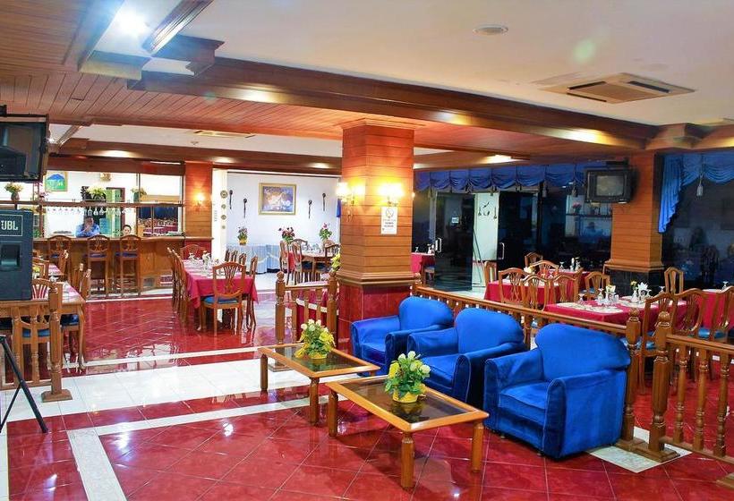 בית מלון כפרי Zen Rooms Sawojajar