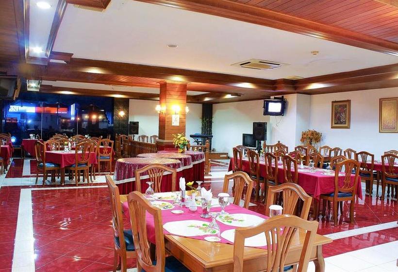 בית מלון כפרי Zen Rooms Sawojajar