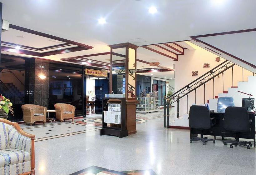 בית מלון כפרי Zen Rooms Sawojajar