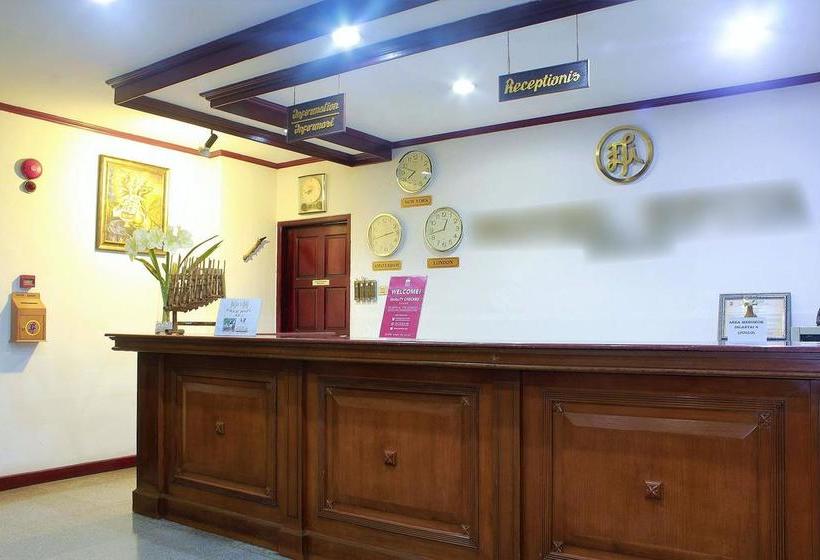 בית מלון כפרי Zen Rooms Sawojajar