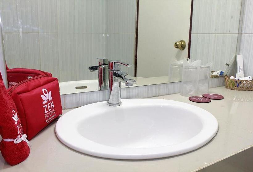 בית מלון כפרי Zen Rooms Sawojajar