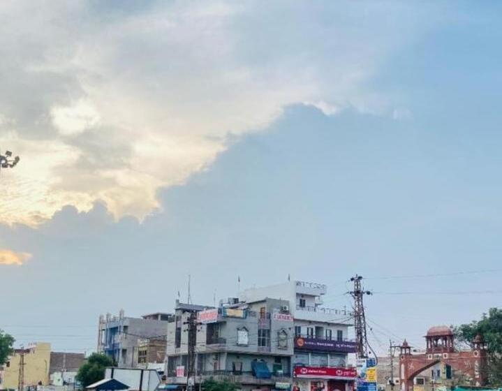 Aashish Hotel And Restaurant