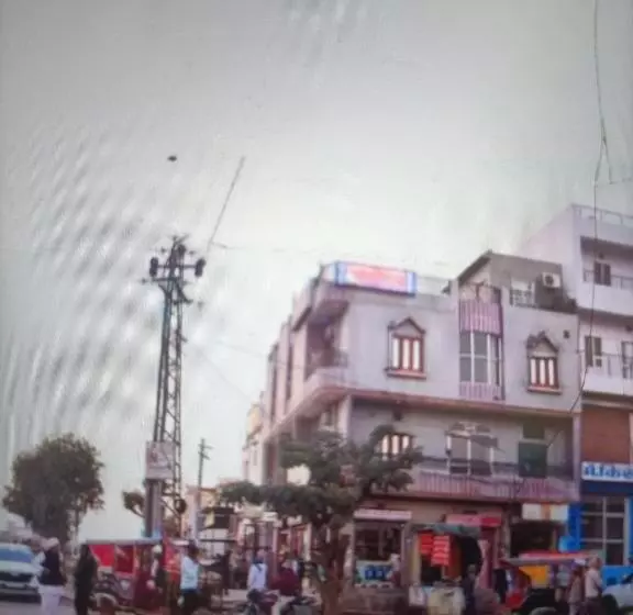 Aashish Hotel And Restaurant