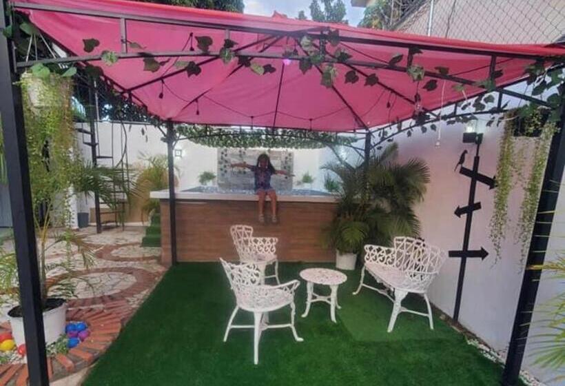 هاستل Oasis Del Este