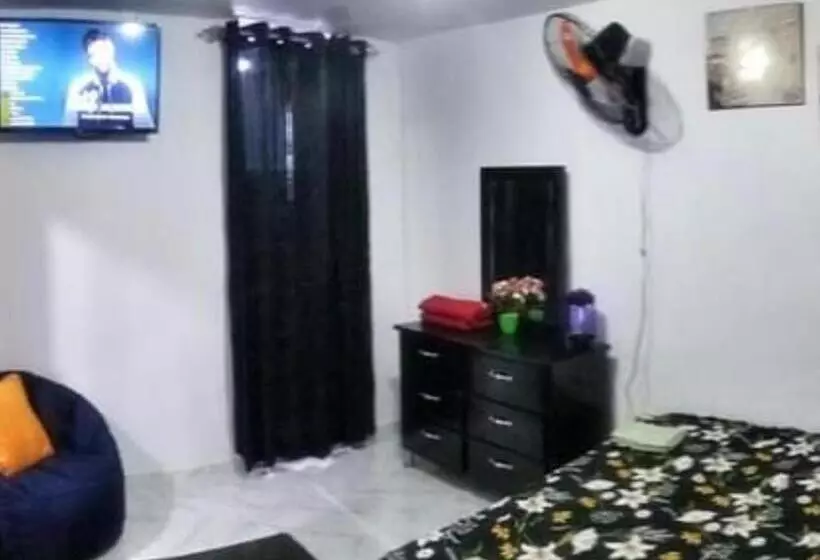هاستل Oasis Del Este