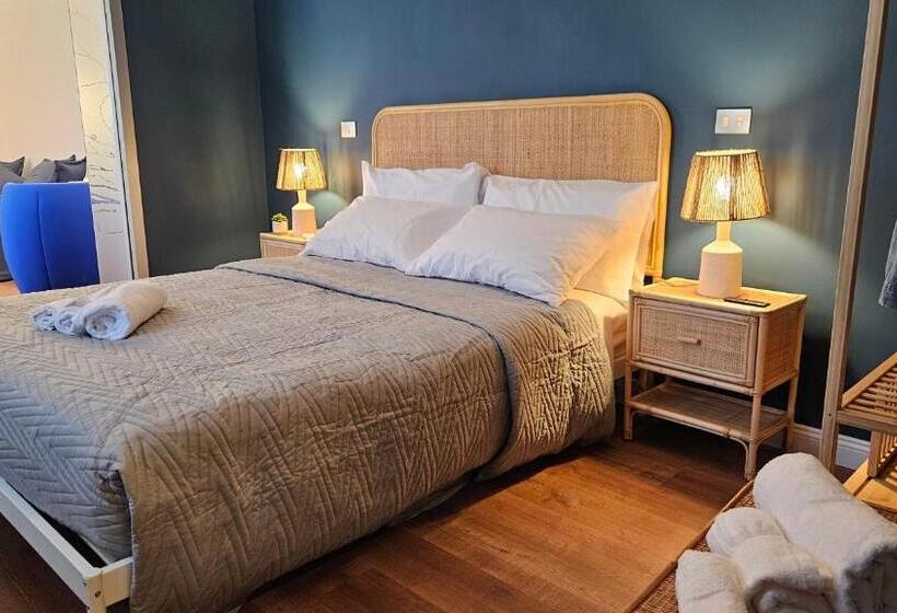 تختخواب و صبحانه Suite N 5