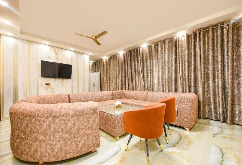 Fabhotel Royal S Paradise