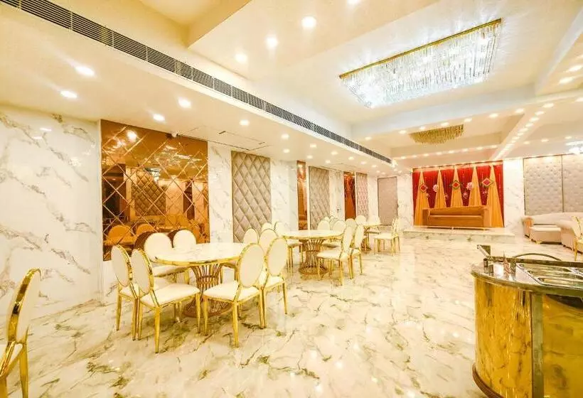 Fabhotel Royal S Paradise