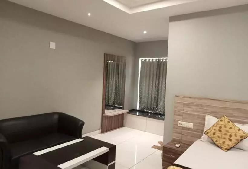 Hotelli Krishna Garden