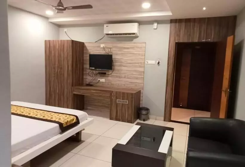 Hotelli Krishna Garden