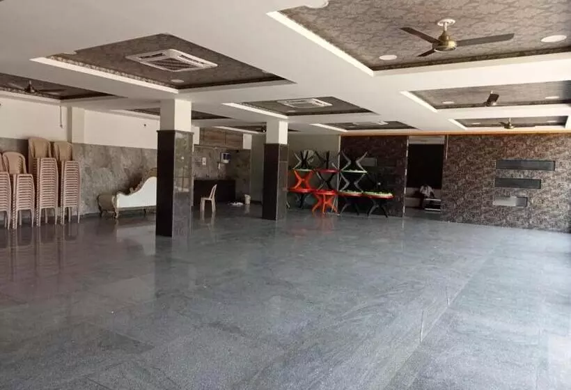 Hotelli Krishna Garden