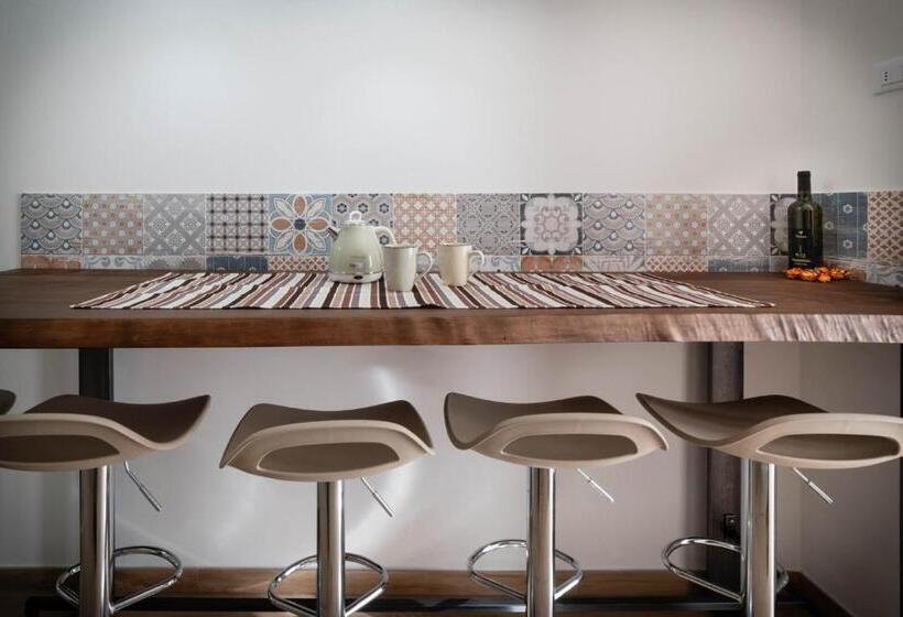 פנסיון Cristal Apartments