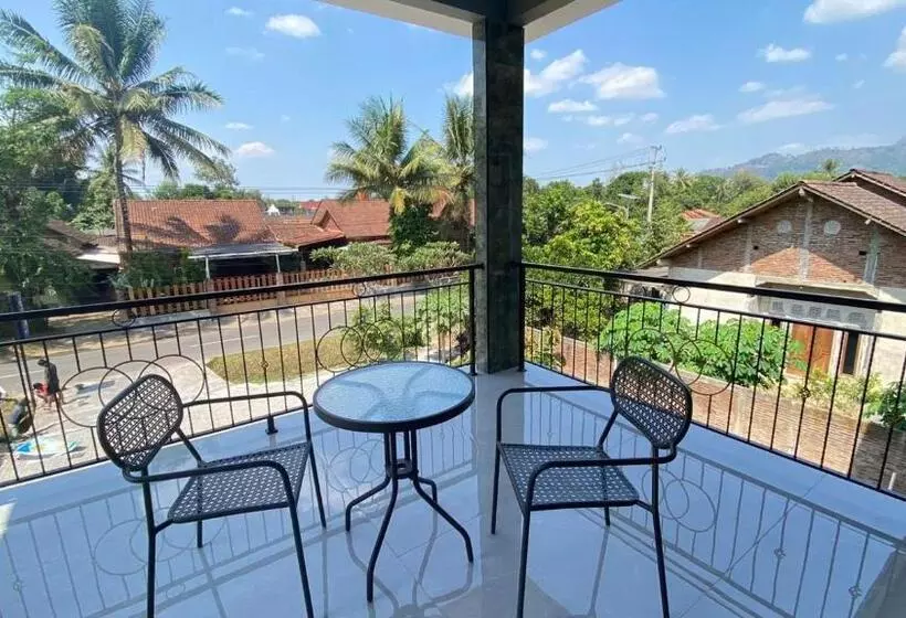 Pensió Livina S House