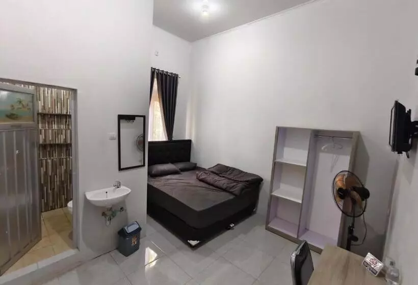 Pensió Livina S House