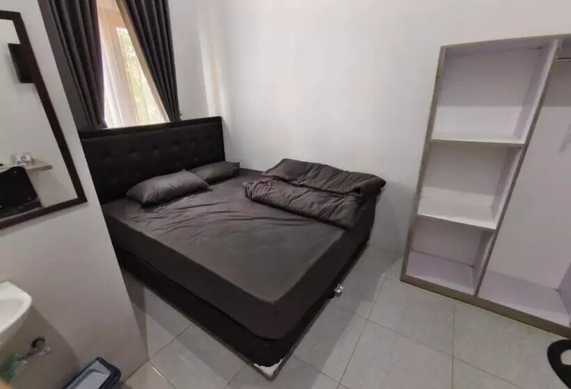 Pensió Livina S House