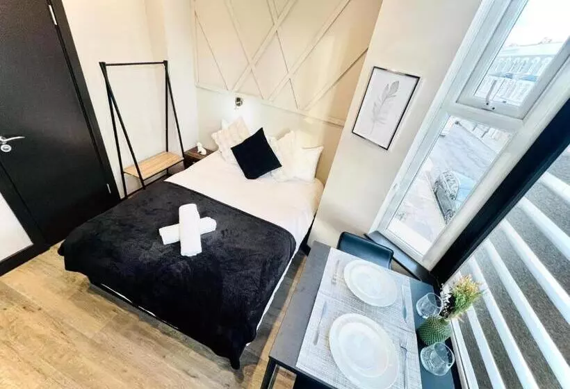 پانسیون London City Center Studio, High Standard