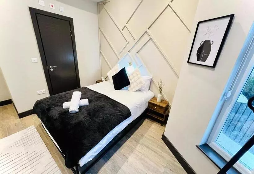 پانسیون London City Center Studio, High Standard