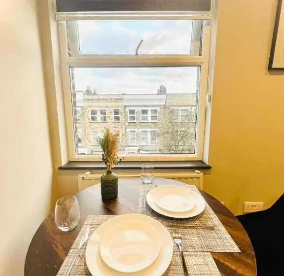 پانسیون London City Center Studio, High Standard
