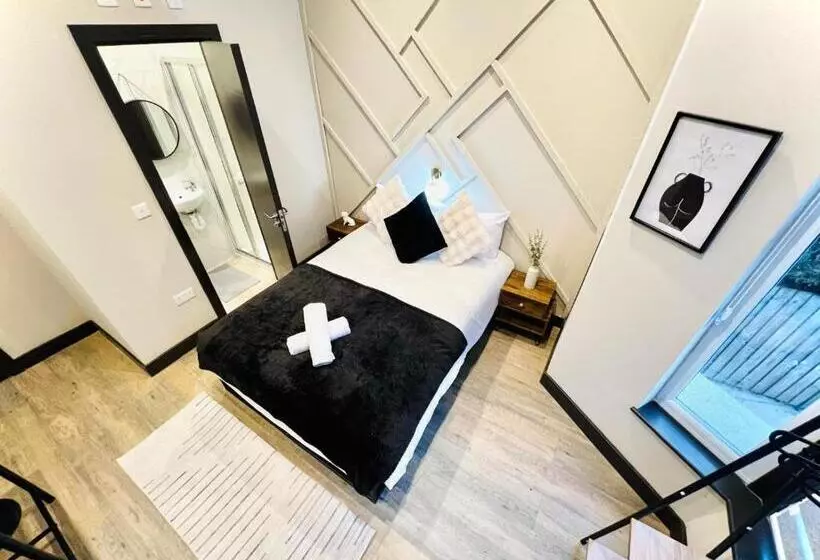 پانسیون London City Center Studio, High Standard