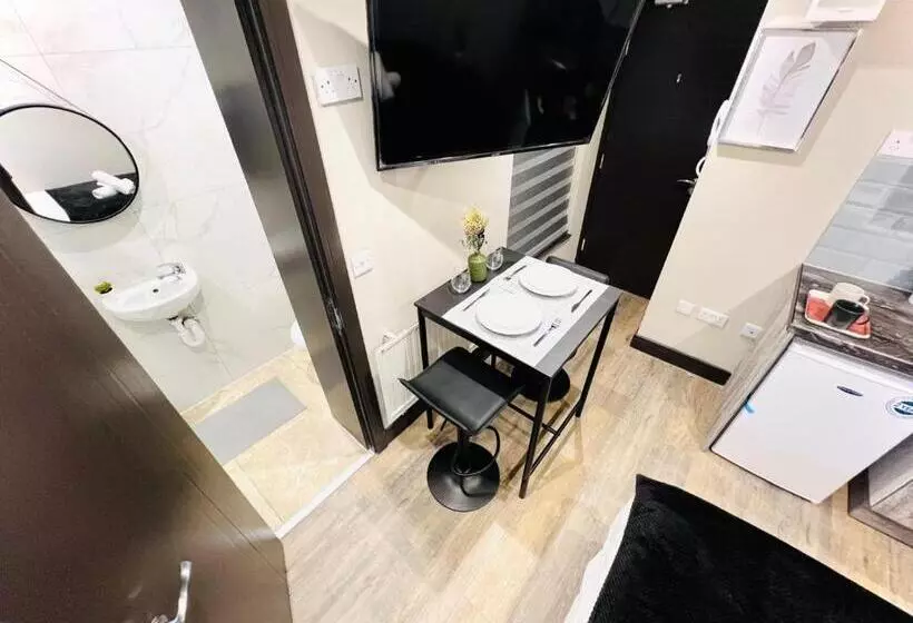پانسیون London City Center Studio, High Standard
