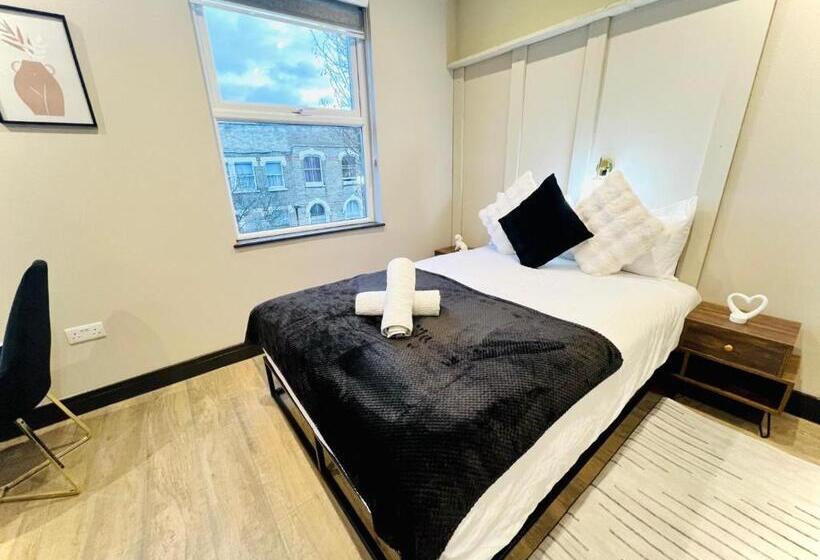 Пансион London City Center Studio, High Standard