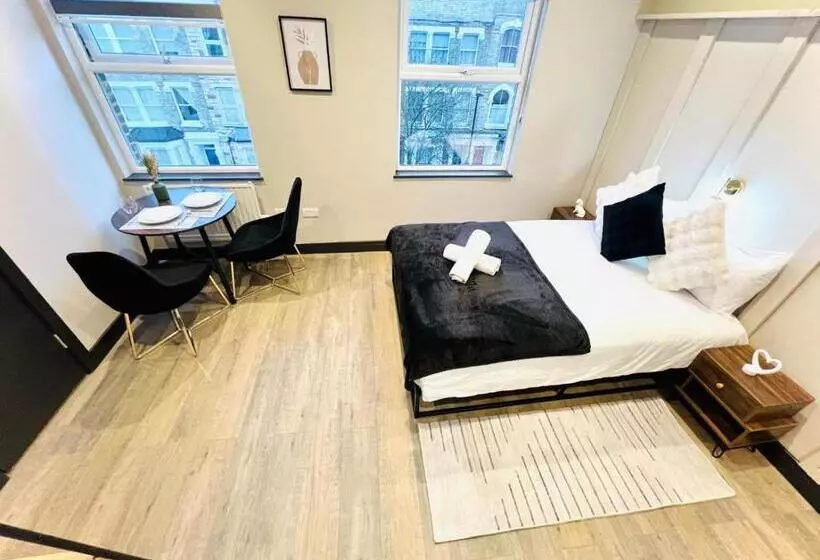 پانسیون London City Center Studio, High Standard
