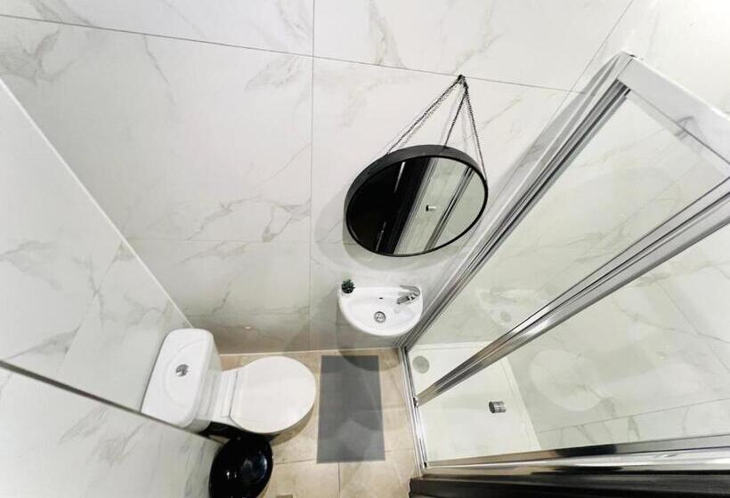 Пансион London City Center Studio, High Standard