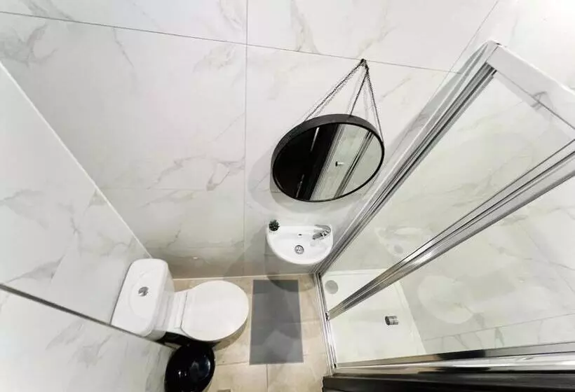 پانسیون London City Center Studio, High Standard